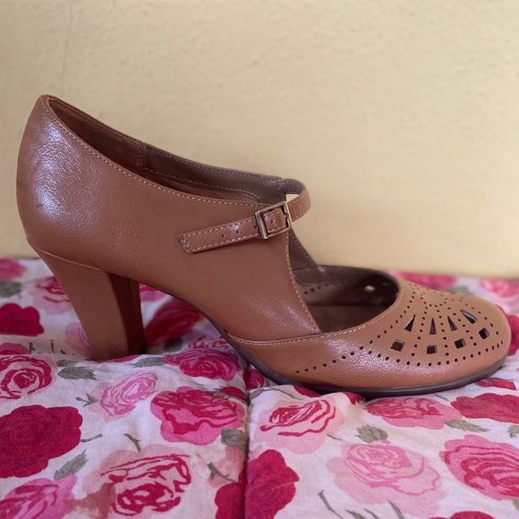 Aereosoles 3” heel. Size 8.5. Heart print. - Picture 4 of 4